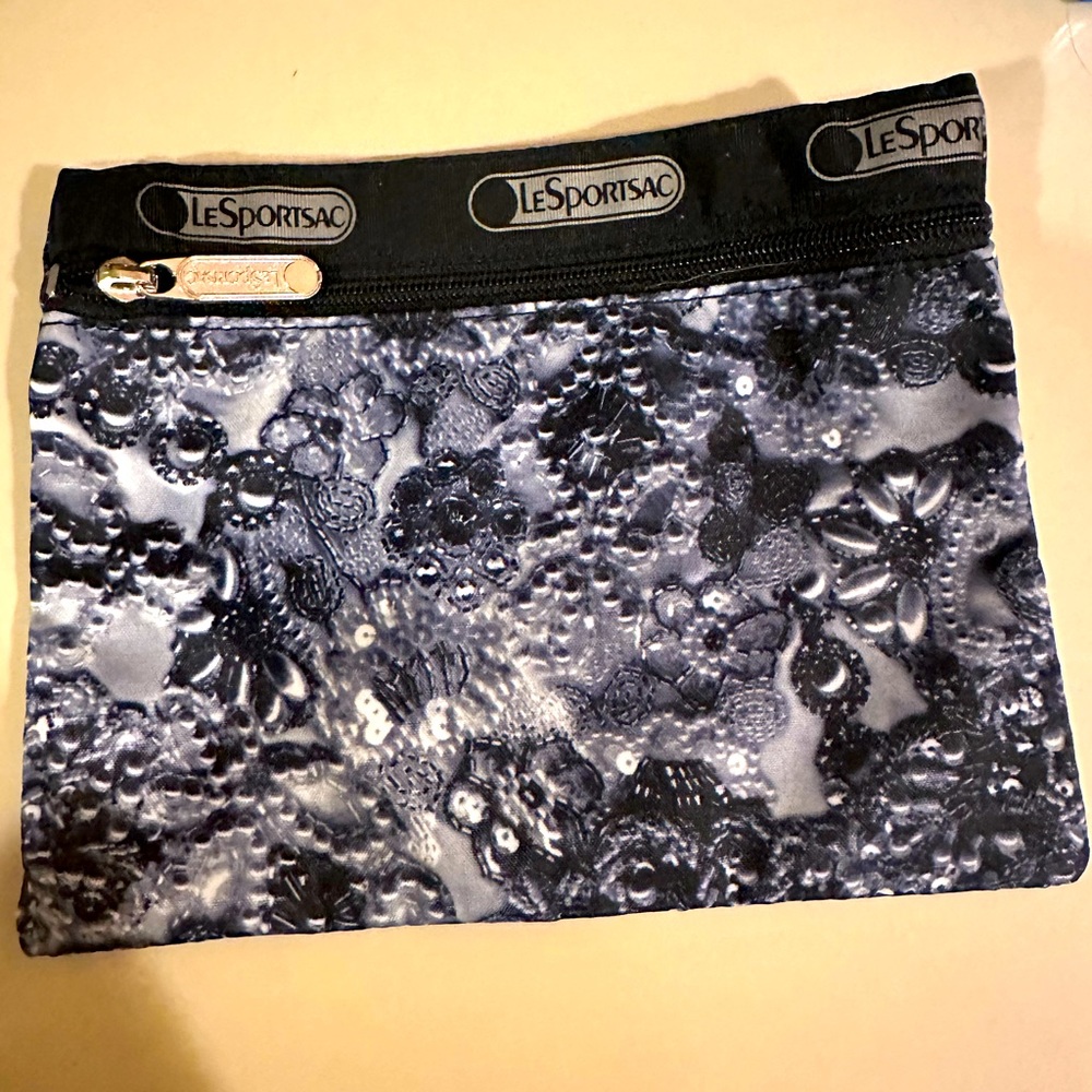 NWOT LeSportsac Makeup Jewelry Pouch Zip Adorn Grey Gray Pattern Cosmetic Bag